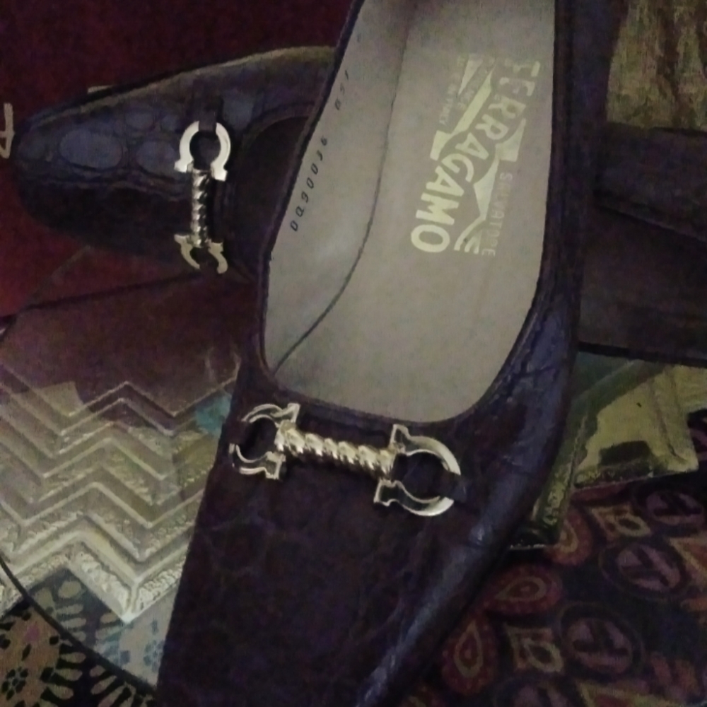 Ferragamo leather medium heels
